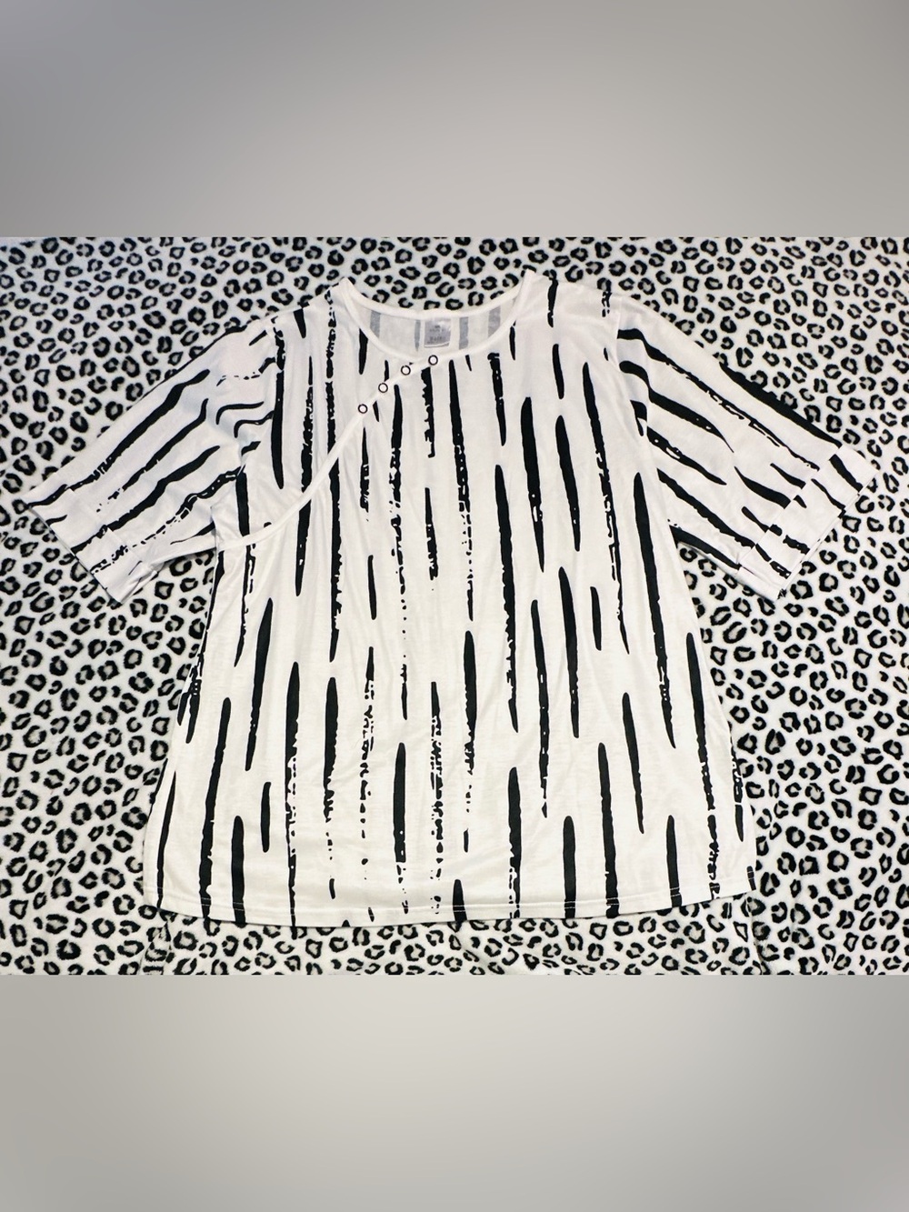 NWOT All Over Abstract Animal Print White & Black Striped Brushstroke Top
